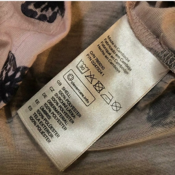 H&M V neck with buttons Women Sz S Shirt Long Sleeve Butterfly Pattern - Picture 5 of 7